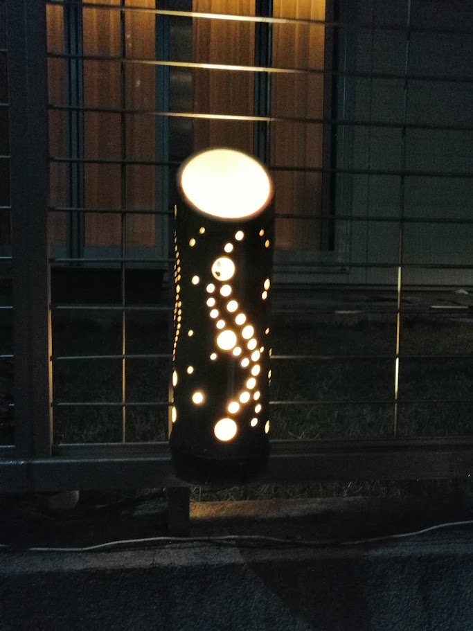 竹あかり体験の様子